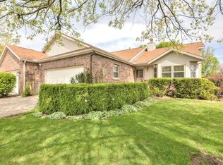 8625 Oakmont Rd, Bloomington, IL 61705