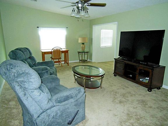 4th image of 4437 Applegate Dr