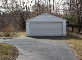 32 Buckbee Rd, Troy, NY 12180