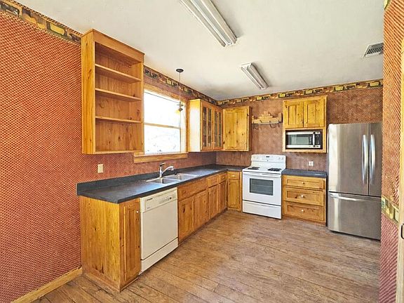 3rd image of 3 Trail Rd