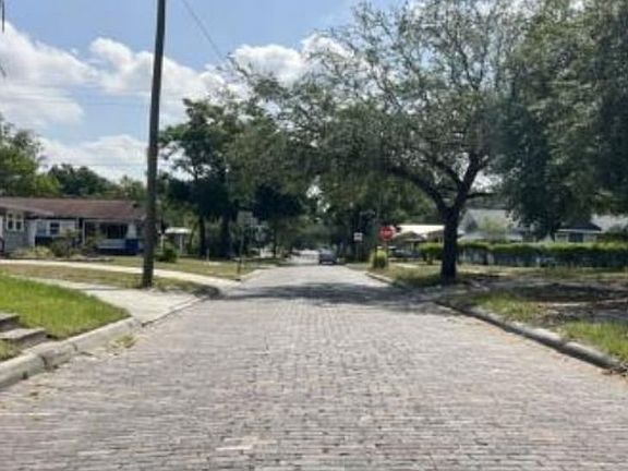 Exterior Neighborhood (street photo)