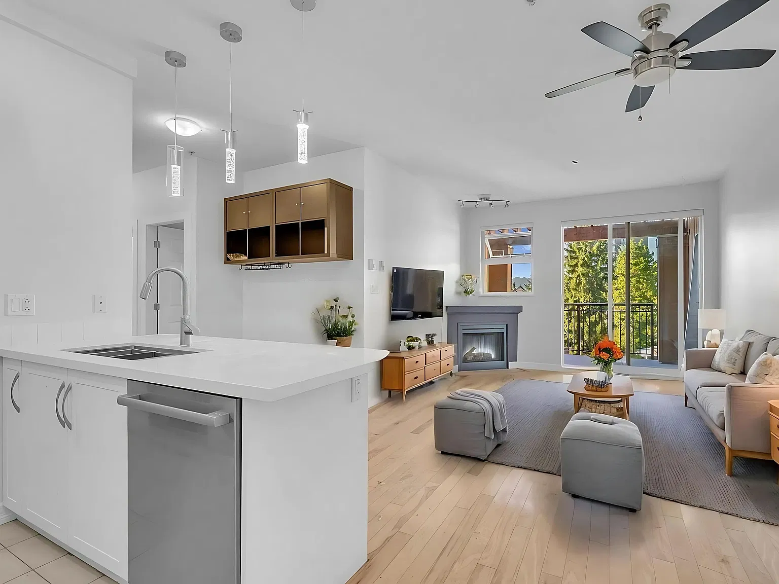2 bed, 917 sqft, $2,400 — Photo 4