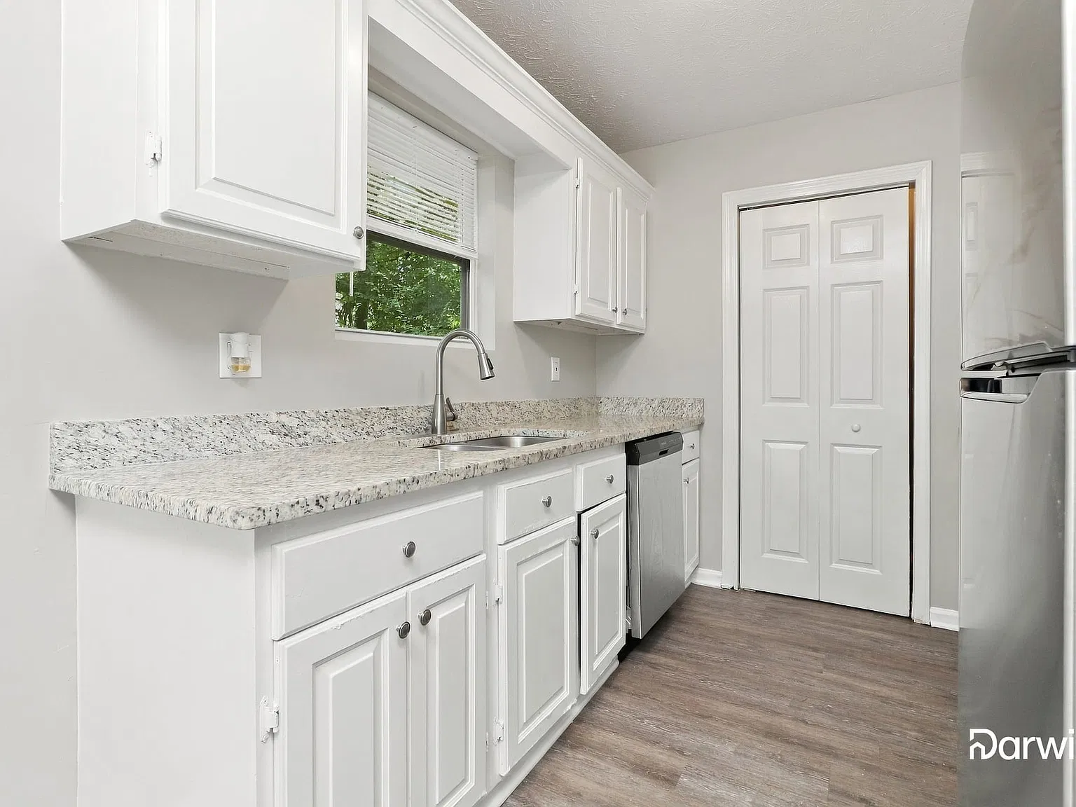 3 bed, 2.0 bath, 968 sqft, $1,885 — Photo 4