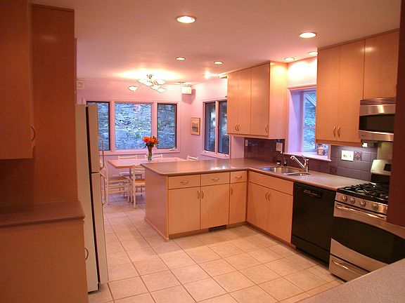 5th image of 22 Pine Lake Dr NW