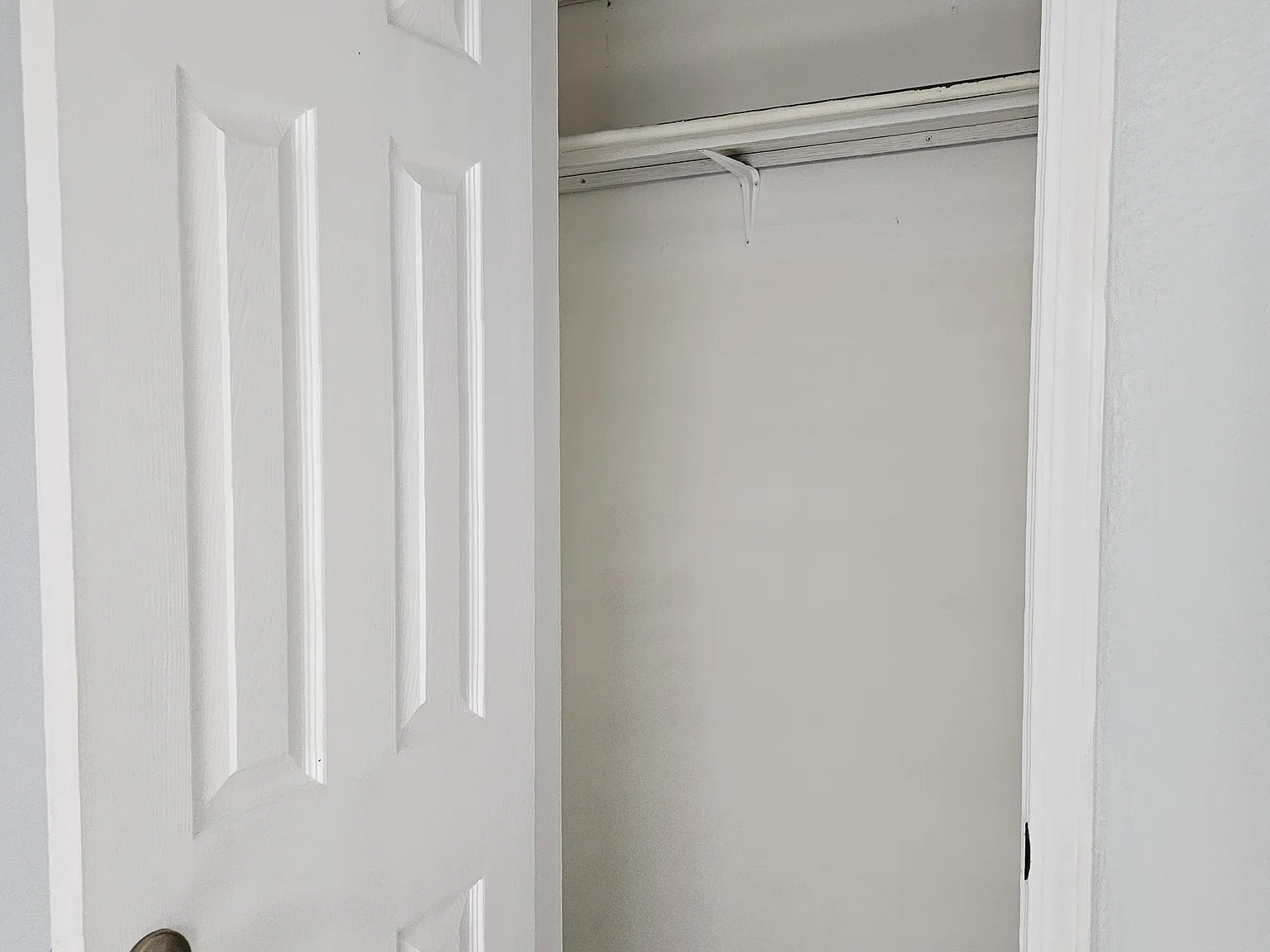 3 bed, 1.5 bath, 911 sqft, $1,150 — Photo 2