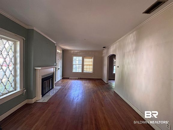 4th image of 110 Florence Pl