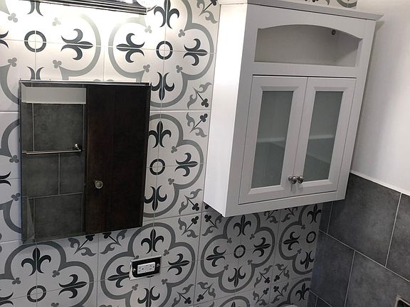 3rd image of 1524 Crosby St #2