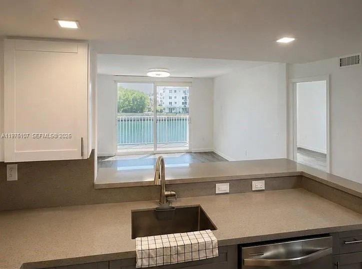 Eden Point North Condo — Photo 2
