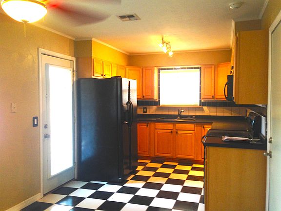 3rd image of 2720 Manchester Dr