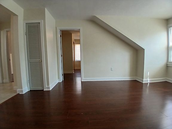 4th image of 122 White St #4