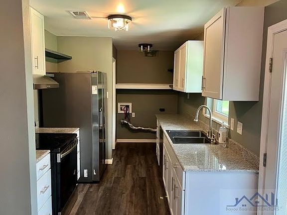 4th image of 3726 Baker Dr