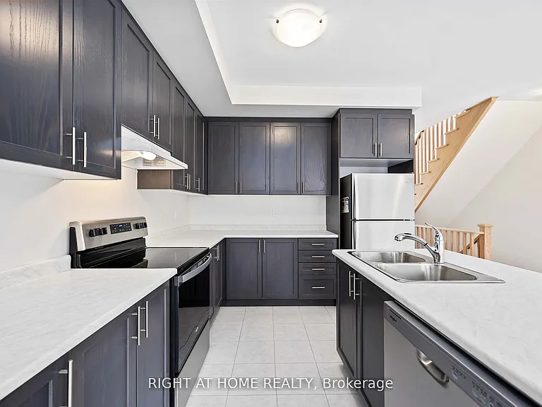 31 Sissons Way — Photo 7