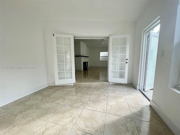 3rd image of 1322 SE 1st Ave