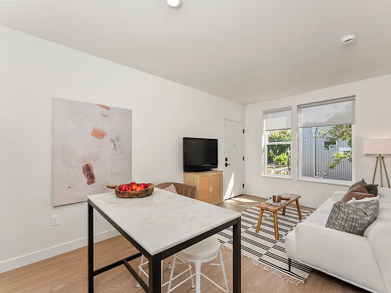 1221 C St — Photo 9