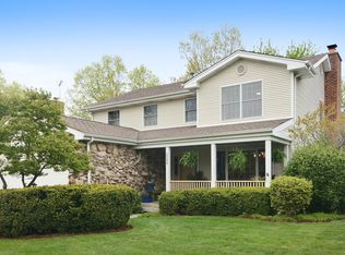 2904 Crabtree Ln, Northbrook, IL 60062