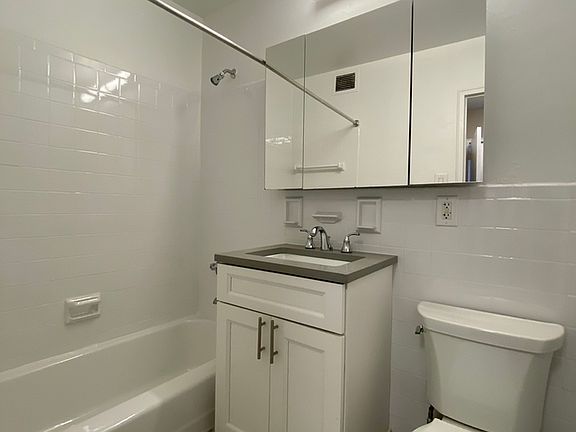 5th image of 305 E 86th St #18B