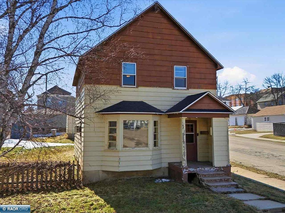 1st image of 131 2nd St SW