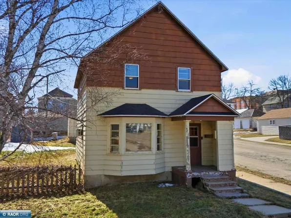 131 2nd St SW, Chisholm, MN 55719