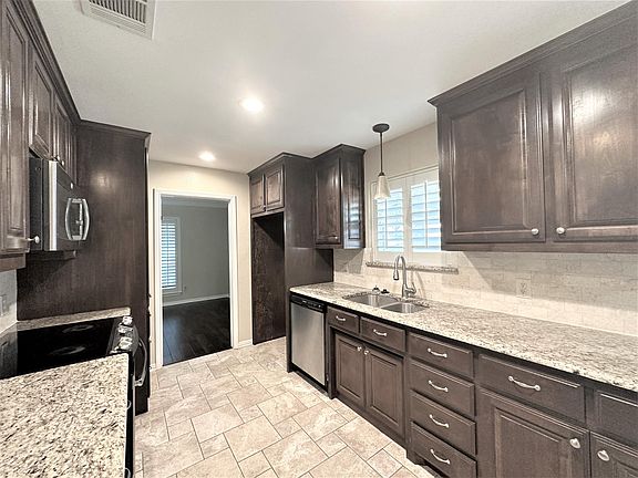 4th image of 2925 Trail Lake Dr