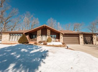 16930 Willow Ridge Ln, Brookfield, WI 53005