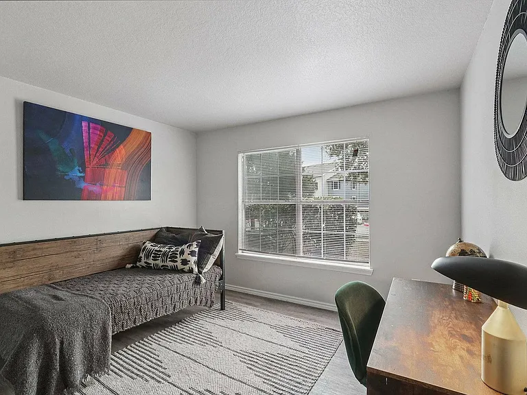 Avonmora Apartments — Photo 10