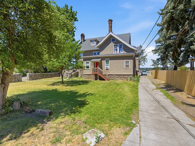 2623 W Maxwell Ave — Photo 16