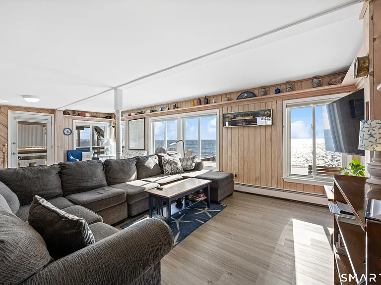 33 Beach Rd W — Photo 7