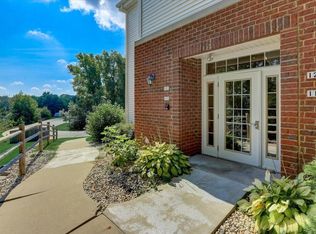 2135 Rainbow Lake Ln APT 111, West Bend, WI 53090