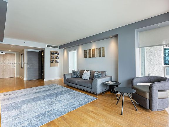 3rd image of 16400 Collins Ave APT 1042