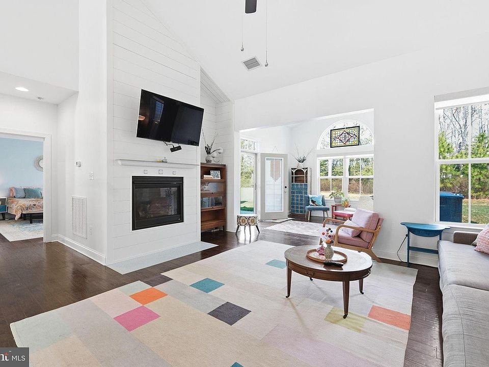 1st image of 36427 Bunker Ct