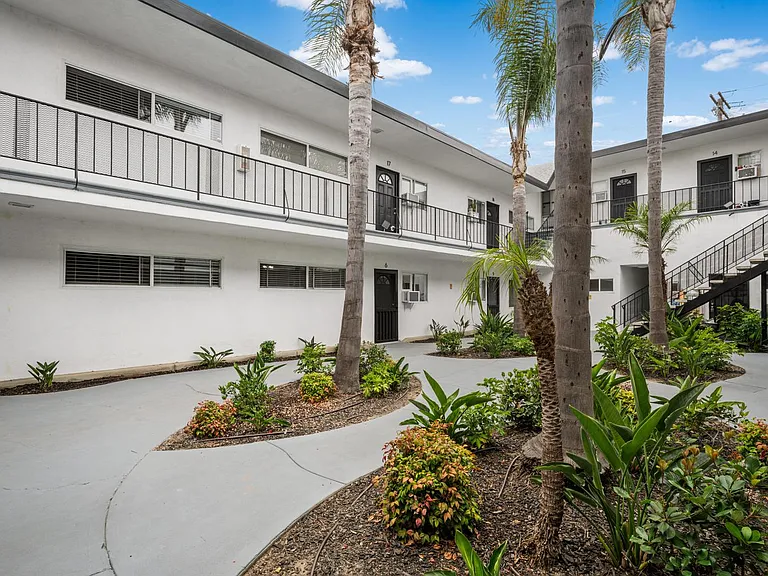 1750 Coronado Ave #6 — Photo 22