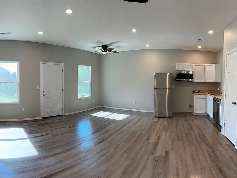 590-588 N Airport Rd — Photo 14