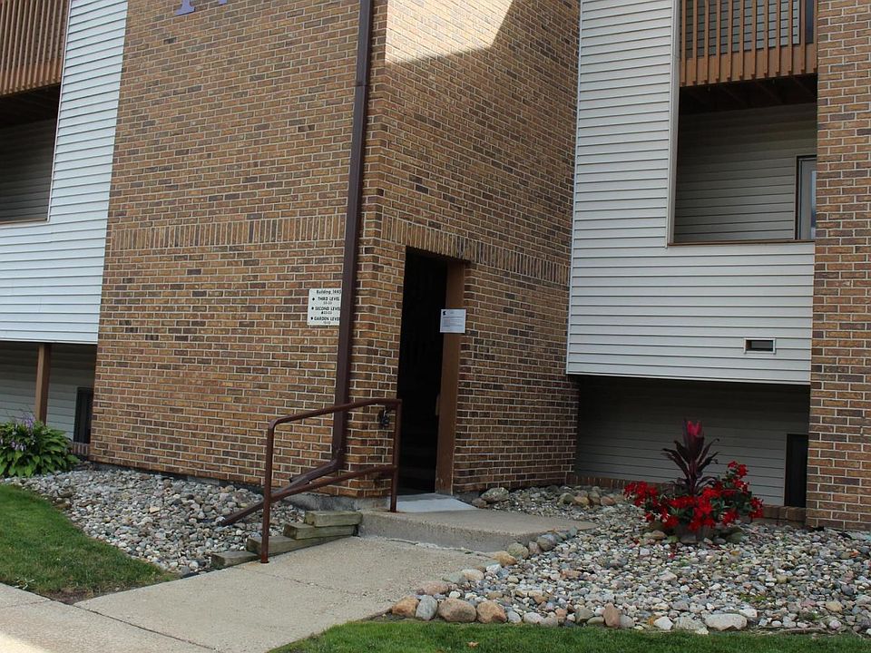 1st image of 1445 E Pond Dr APT 33