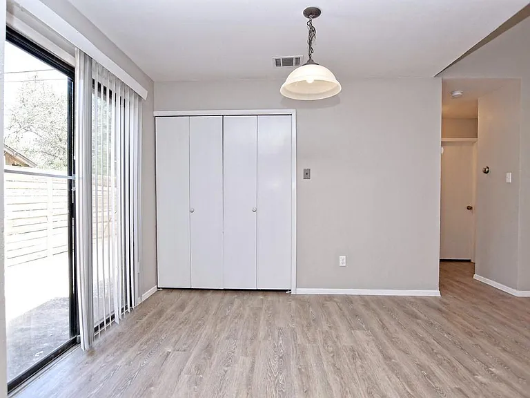 2408 Berkett Dr #B — Photo 11