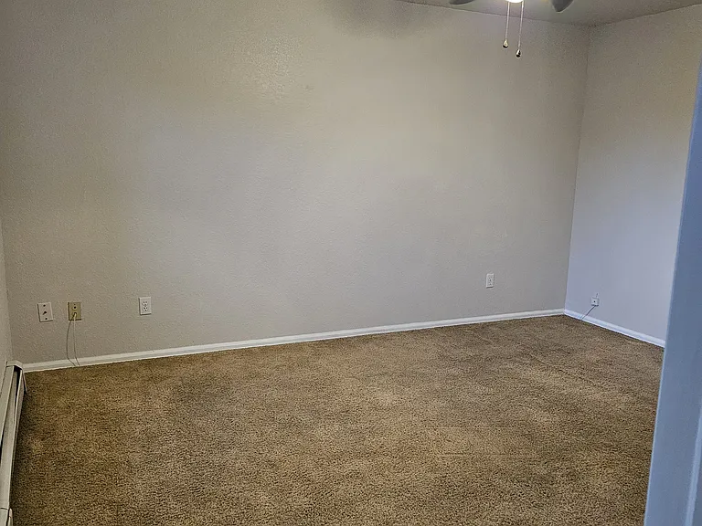 255 W Gloucester Cir — Photo 13