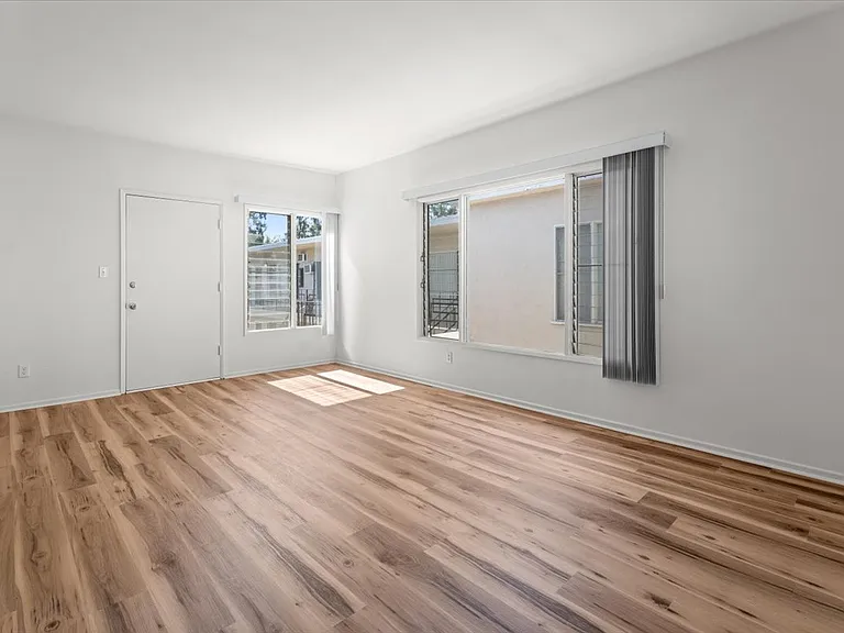 147 N La Peer Dr #9 — Photo 4