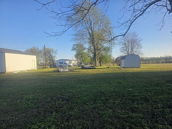 4th image of 19215 Friendsville Ave