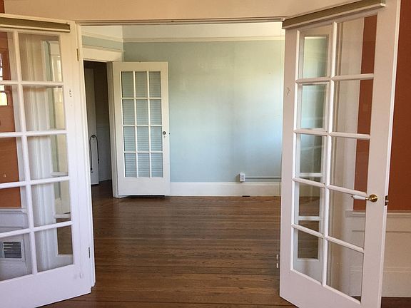 Extra room/office/dining room