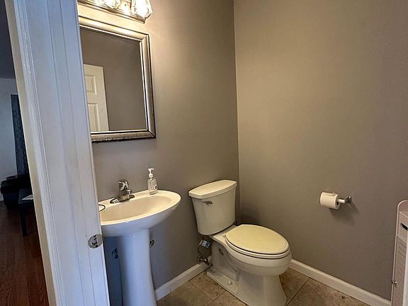 4th image of 120 Valerie Ln