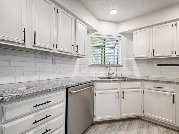 16301 Ledgemont Ln APT 168, Addison, TX 75001