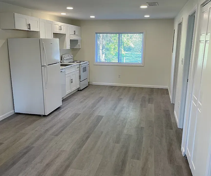 201 North Ave #7