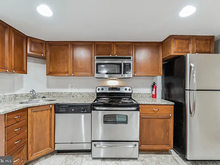 2411 N Capitol St NE #B — Photo 8