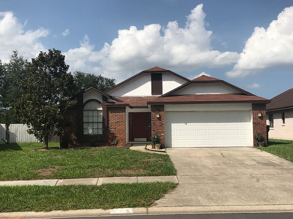 1st image of 225 River Chase Dr