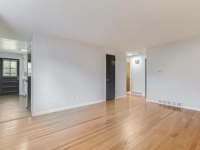 8507 W 62nd Pl — Photo 4