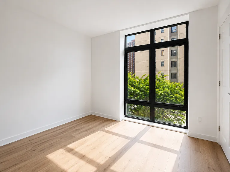 1980 Amsterdam Ave #4A — Photo 8