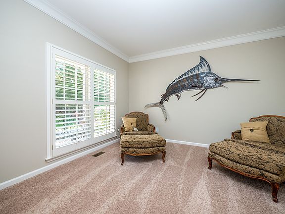 3rd image of 213 Fernbrook Dr