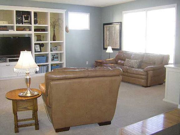 3rd image of 465 E Buteo Dr