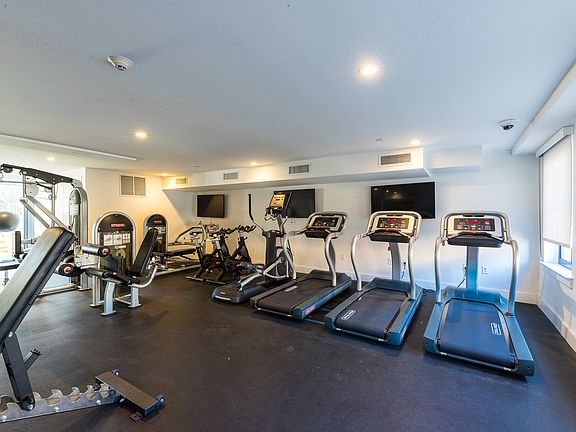 5th image of 213 Maujer St #4