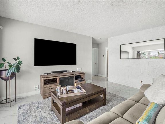 5th image of 3631 NE 17th Avenue