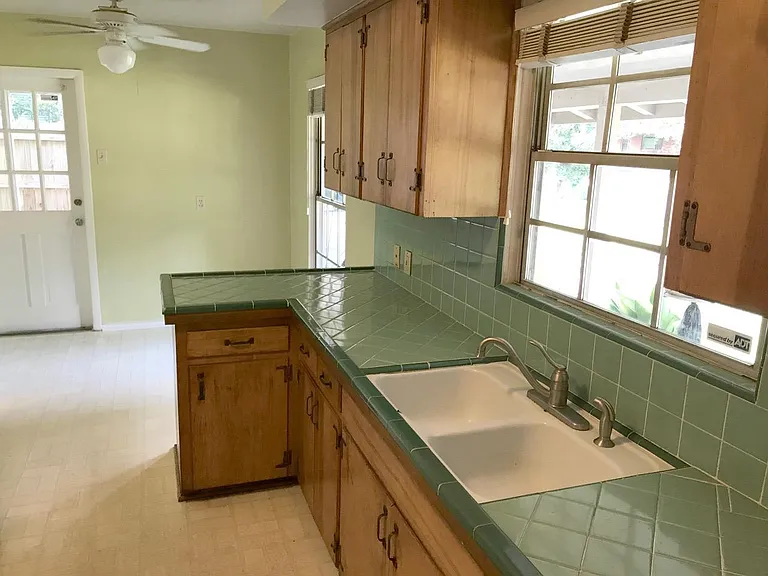 1607 Larkwood Dr — Photo 5